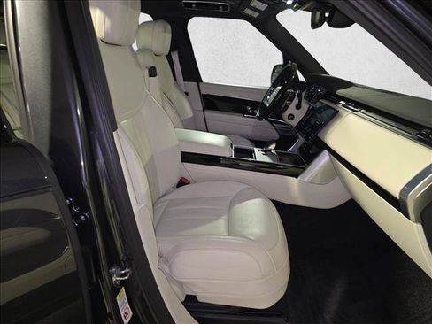 Used 2025 Land Rover Range Rover SE AWD/4WD image 10