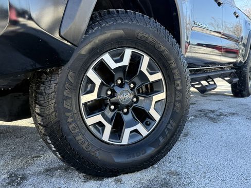 Used 2021 Toyota Tacoma TRD Off-Road w/ TRD Premium Off Road Package image 9