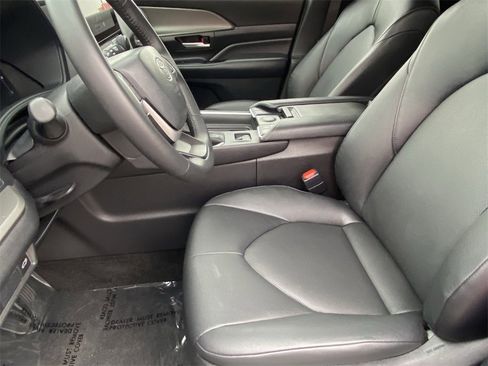 Certified 2025 Toyota Grand Highlander XLE image 21