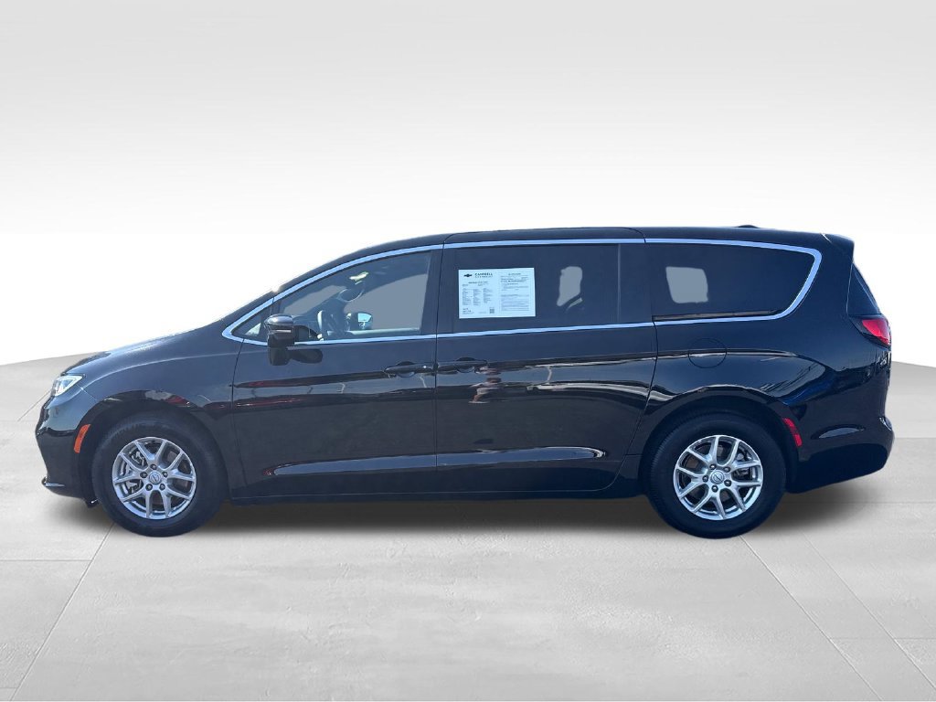 Used 2026 Chrysler Pacifica Select FWD image 2