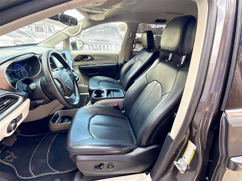 Used 2021 Chrysler Voyager Lxi image 19