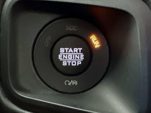 Used 2025 Jeep Gladiator Sport AWD/4WD image 26