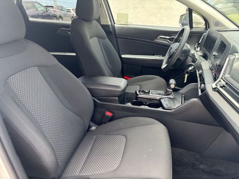 Used 2025 Kia Sportage LX FWD image 35