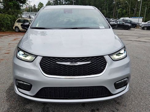 New 2026 Chrysler Pacifica Select image 2