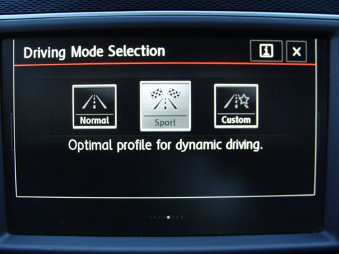 Used 2017 Volkswagen Golf S image 22