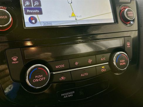 Used 2015 Nissan Rogue SL FWD image 18