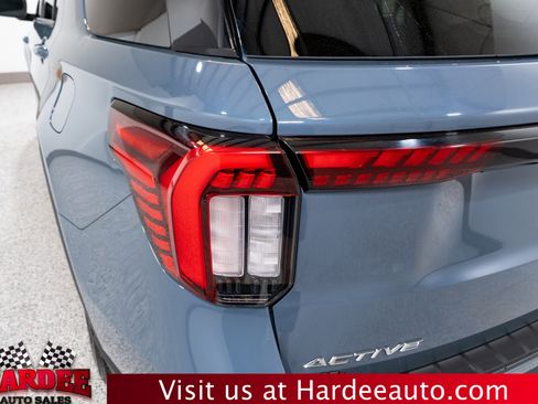 Used 2025 Ford Explorer Active w/ Active Comfort Package AWD/4WD image 9