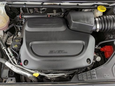 Used 2019 Chrysler Pacifica Limited image 32