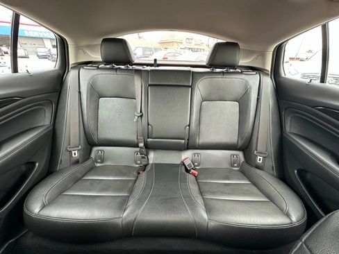 Used 2018 Buick Regal Essence image 16
