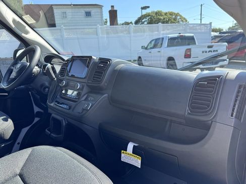 Used 2025 RAM ProMaster 2500 w/ Convenience Group image 19