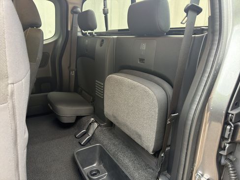 Used 2022 Nissan Frontier SV RWD image 13