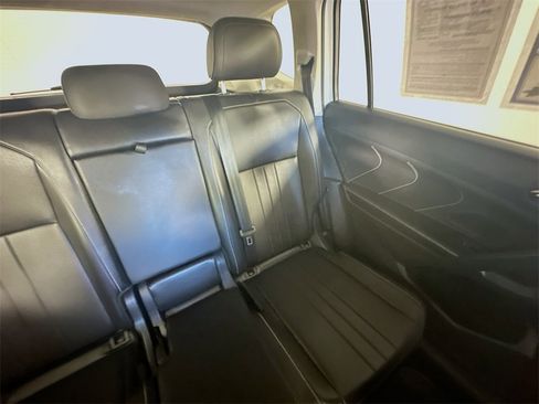 Used 2022 Volkswagen Tiguan SE image 14