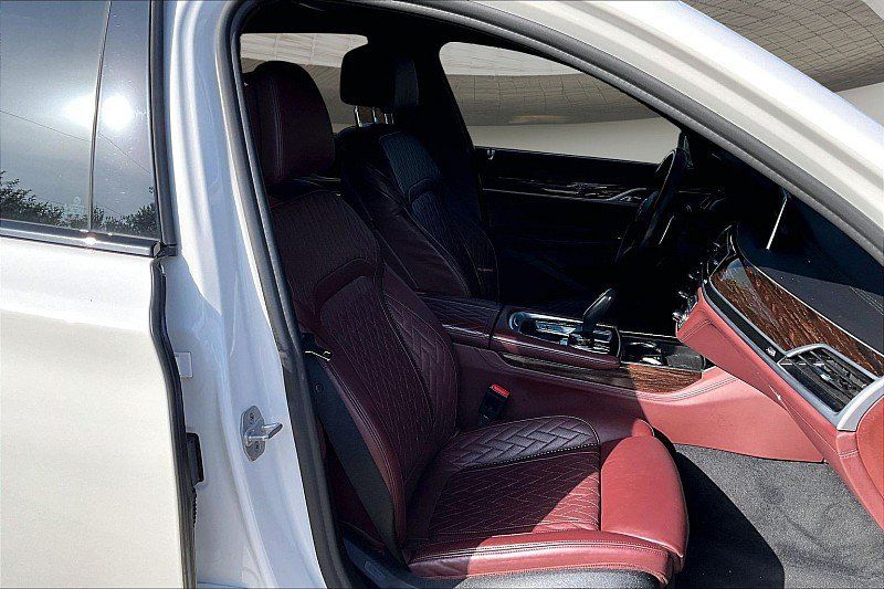 Used 2021 BMW 750i xDrive w/ Executive Package AWD/4WD image 6