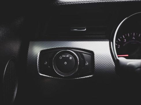 Used 2018 Ford Mustang Coupe w/ Equipment Group 101A image 8