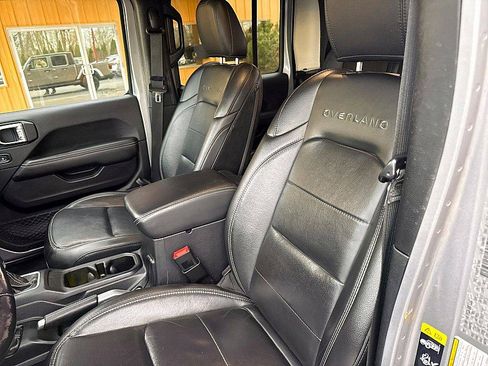 Used 2020 Jeep Gladiator Overland w/ Uconnect 4C Nav & Sound Group image 10