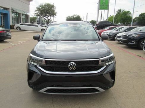 Used 2023 Volkswagen Taos S image 2