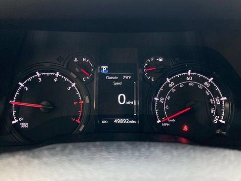 Used 2022 Toyota 4Runner SR5 Premium w/ Moonroof Package RWD image 17