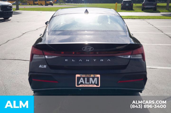 Used 2026 Hyundai Elantra SE FWD image 6