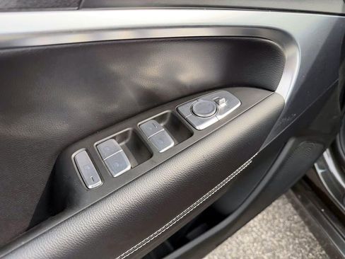 Certified 2025 Genesis G70 2.5T AWD/4WD image 20