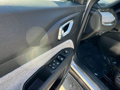 Used 2024 Jeep Compass Latitude image 15