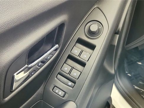 Used 2018 Chevrolet Trax LT w/ LT Convenience Package FWD image 29