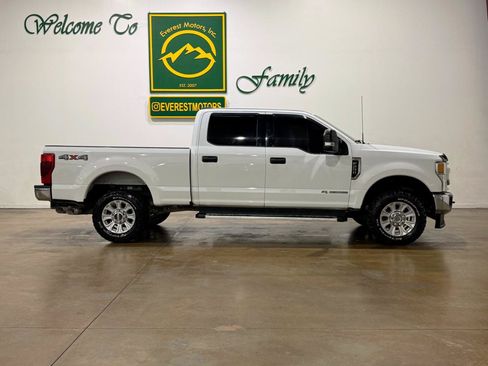 Used 2022 Ford F250 XLT w/ XLT Value Package AWD/4WD image 2