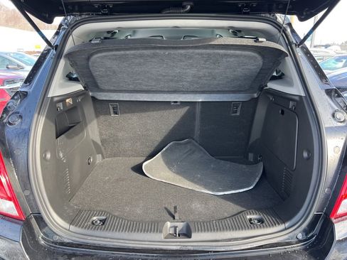 Used 2022 Chevrolet Trax LT w/ LT Convenience Package image 23