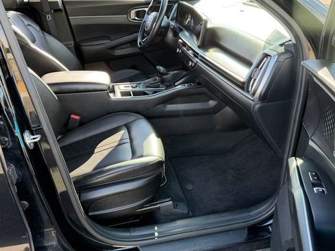 Used 2024 Kia Sorento S image 26
