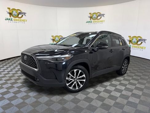 Used 2025 Toyota Corolla Cross XLE FWD image 4