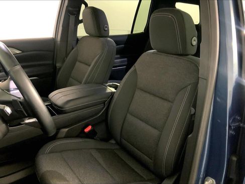 Used 2025 Chevrolet Traverse LT AWD/4WD image 22