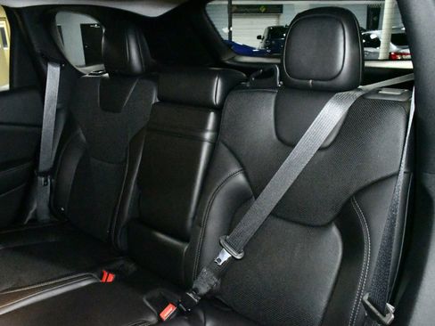 Used 2019 Jeep Cherokee Limited image 17