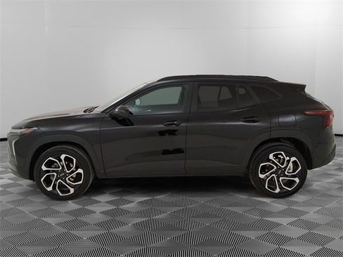 Used 2025 Chevrolet Trax RS w/ Sunroof Package image 6