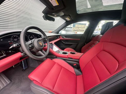 Used 2025 Porsche Taycan 4 Cross Turismo image 4