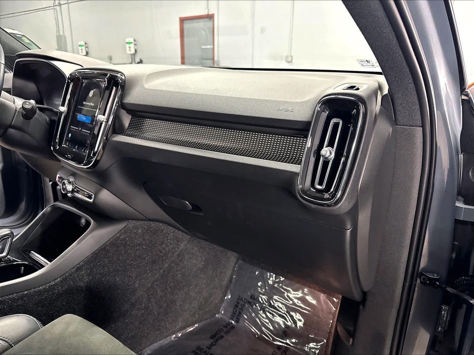 Used 2021 Volvo XC40 P8 Recharge w/ Advanced Package AWD/4WD image 17