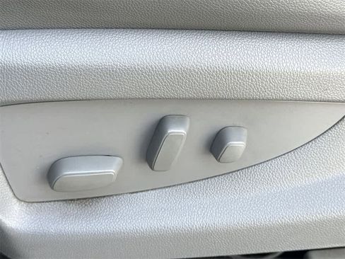 Used 2018 Chevrolet Suburban LT image 26