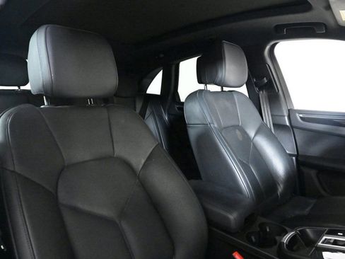 Certified 2023 Porsche Macan S image 18