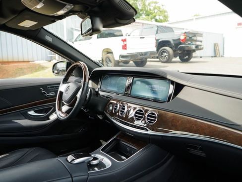 Used 2017 Mercedes-Benz S 550 Sedan image 15