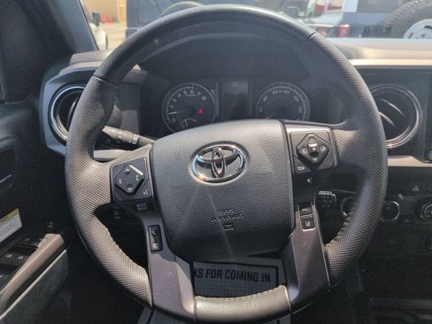 Used 2019 Toyota Tacoma TRD Off-Road AWD/4WD image 14