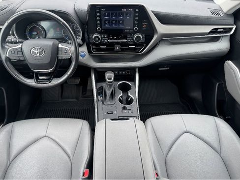 Used 2021 Toyota Highlander XLE image 10