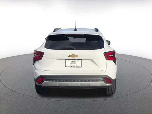 Used 2025 Chevrolet Trax LT image 12