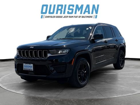 Used 2024 Jeep Grand Cherokee Laredo X w/ Luxury Tech Group I AWD/4WD image 2