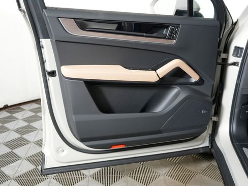 New 2026 Porsche Cayenne image 16