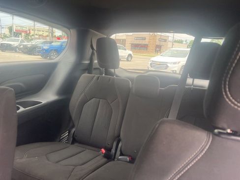 Used 2019 Chrysler Pacifica Touring Plus w/ Advanced Safetytec Group FWD image 10