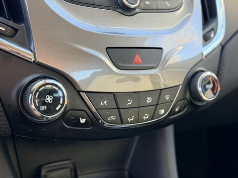 Used 2017 Chevrolet Cruze LT w/ Convenience Package image 14