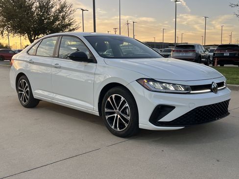 Certified 2025 Volkswagen Jetta Sport FWD image 2