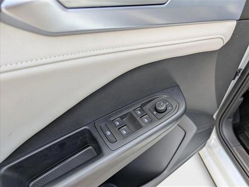 New 2025 Volkswagen Taos SE image 12