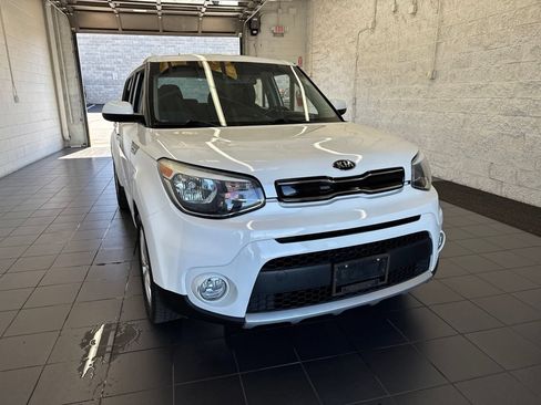 Used 2018 Kia Soul + FWD image 2