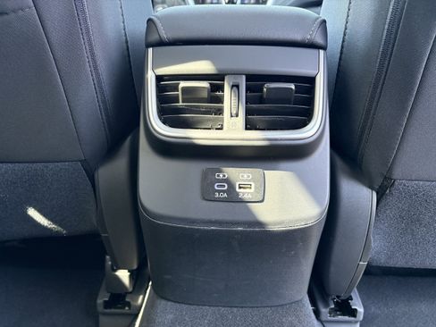 Used 2025 Subaru Outback Premium image 33