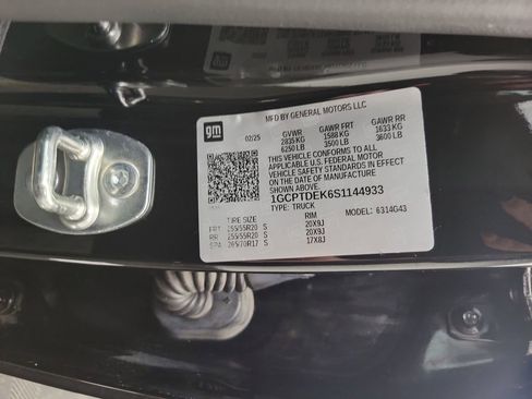 Used 2025 Chevrolet Colorado Z71 w/ Technology Package image 17