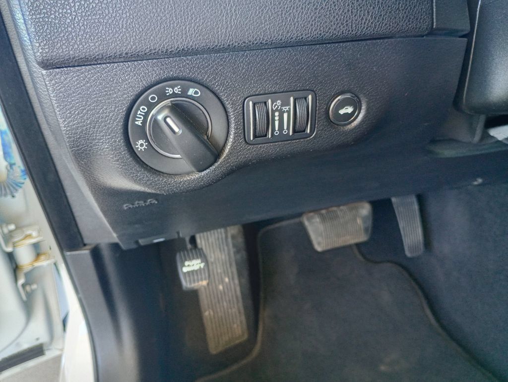 Used 2023 Chrysler 300 Touring RWD image 16